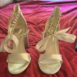 Elegant Cream Women's Heels with Bow Detail
